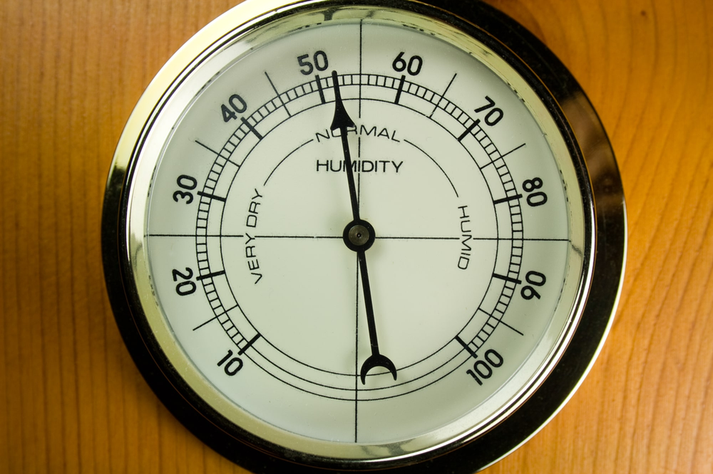 a humidity dial showing a normal level of 52% humidity in home
